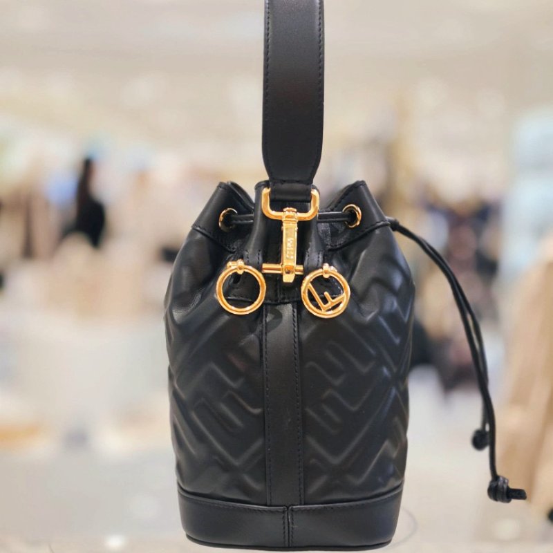 ⏰當季新品 原價6萬1千2🌺Fendi 8BS093 迷你 FF 立體浮雕Mon Tresor 包 黑色/附肩帶-3