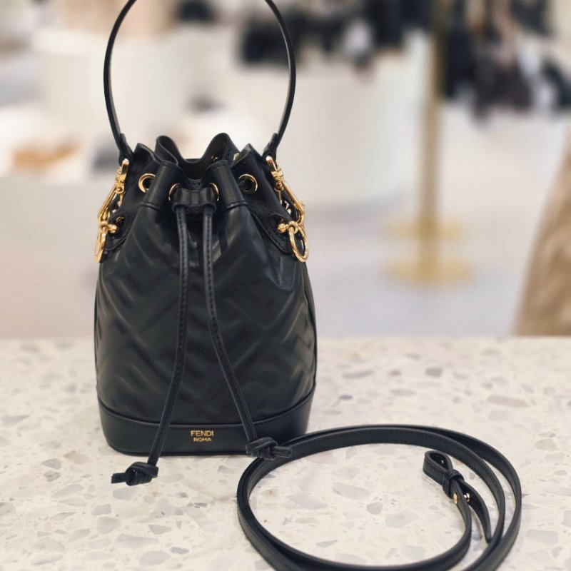 ⏰當季新品 原價6萬1千2🌺Fendi 8BS093 迷你 FF 立體浮雕Mon Tresor 包 黑色/附肩帶-11