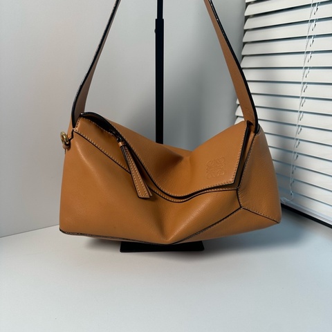 Loewe 羅意威 焦糖色puzzle腋下包Hobo  附件：🈚