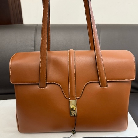 CELINE賽琳思琳 焦糖色Soft 16 牛皮手提單肩包中號女款 尺寸：長32cm 寬15cm 高24cm