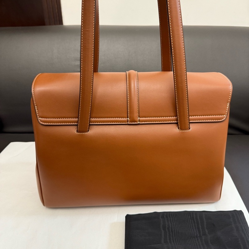 CELINE賽琳思琳 焦糖色Soft 16 牛皮手提單肩包中號女款 尺寸：長32cm 寬15cm 高24cm-1