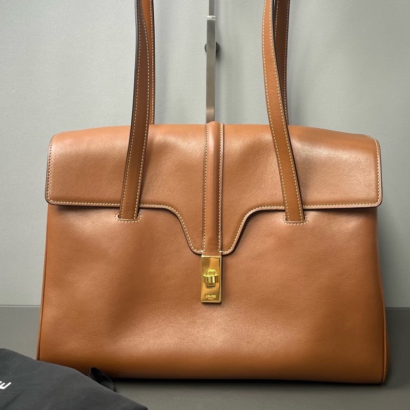 Celine/賽琳 Soft 焦糖色 金棕21年編碼 尺寸：32.5*23*14cm 配件：塵袋-0