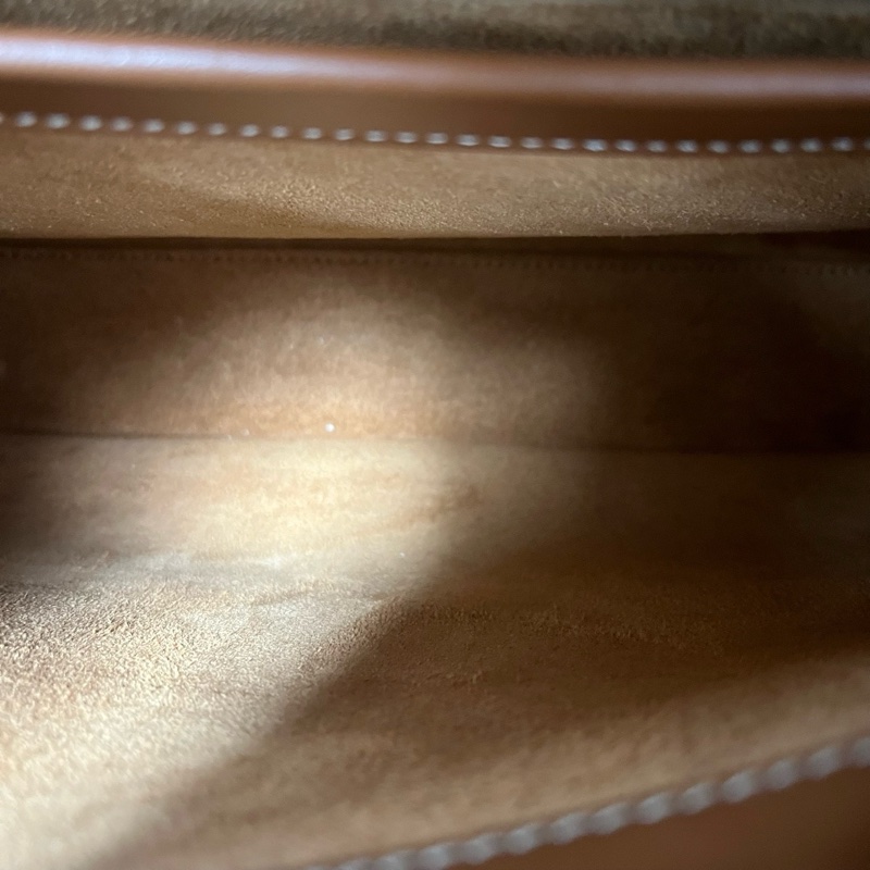 Celine/賽琳 Soft 焦糖色 金棕21年編碼 尺寸：32.5*23*14cm 配件：塵袋-4