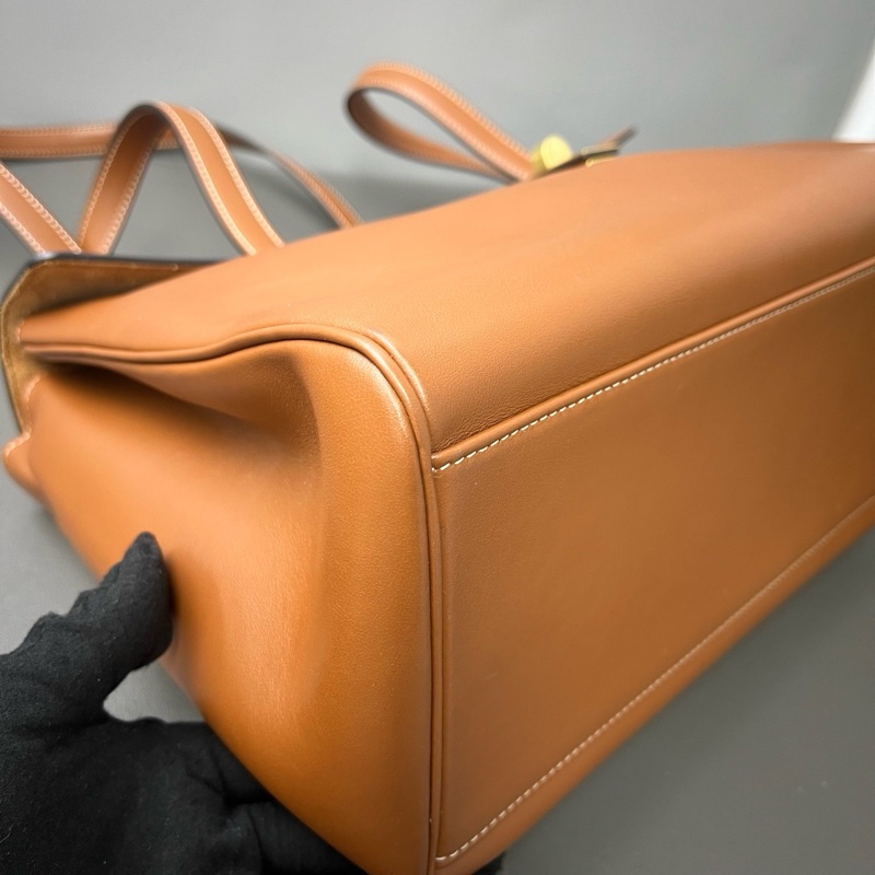 Celine/賽琳 Soft 焦糖色 金棕21年編碼 尺寸：32.5*23*14cm 配件：塵袋-5