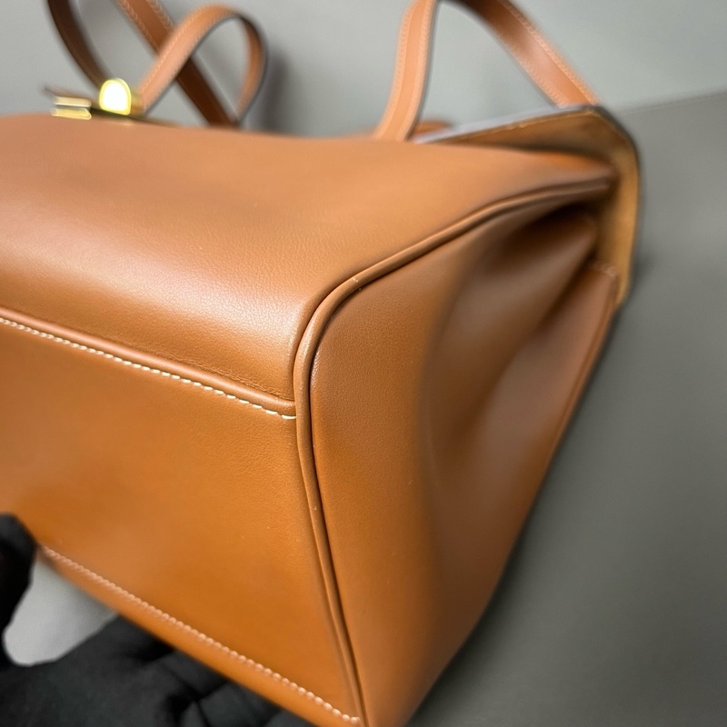 Celine/賽琳 Soft 焦糖色 金棕21年編碼 尺寸：32.5*23*14cm 配件：塵袋-7