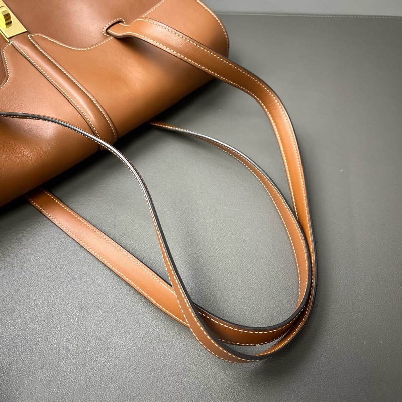 Celine/賽琳 Soft 焦糖色 金棕21年編碼 尺寸：32.5*23*14cm 配件：塵袋-10