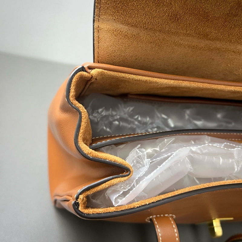 Celine/賽琳 Soft 焦糖色 金棕21年編碼 尺寸：32.5*23*14cm 配件：塵袋-13