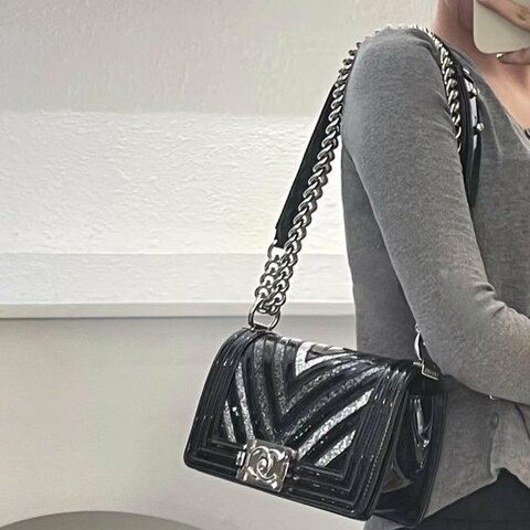 Chanel 亮片拼漆皮V紋Leboy小號 黑銀 20*13*5.5 98新配件塵袋