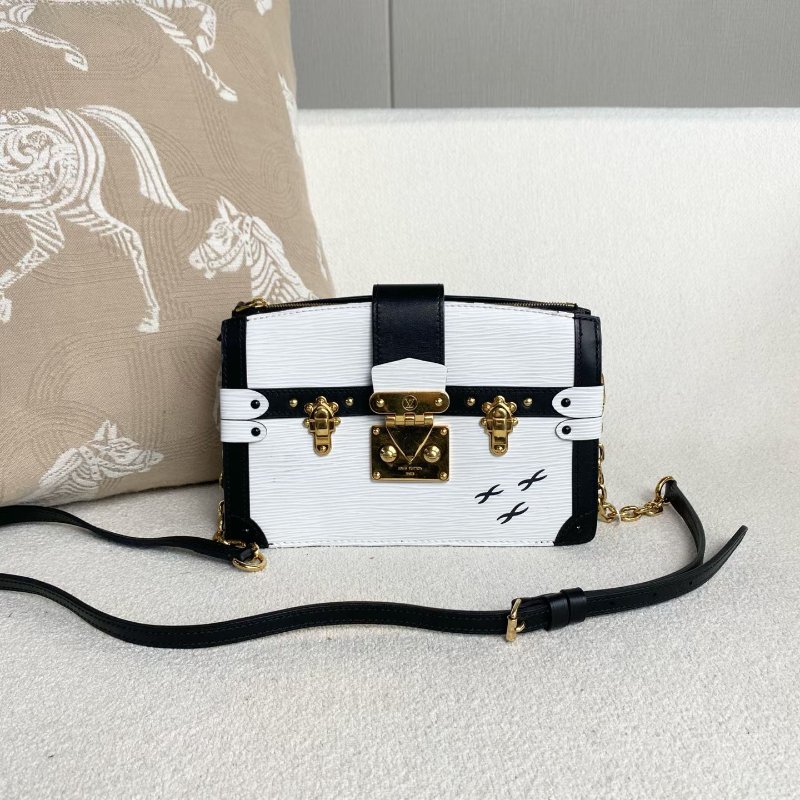 LV Trunk Clutch 水波紋軟盒子包 牛皮 金扣22*15*5 98新肩帶塵袋-1