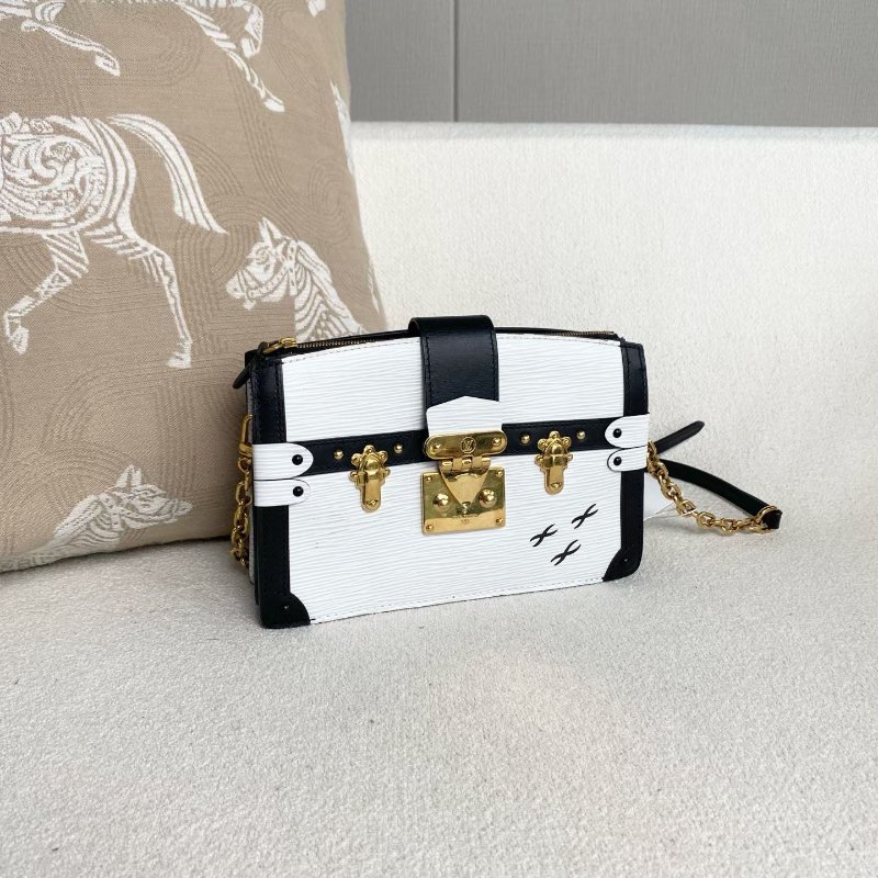 LV Trunk Clutch 水波紋軟盒子包 牛皮 金扣22*15*5 98新肩帶塵袋-3