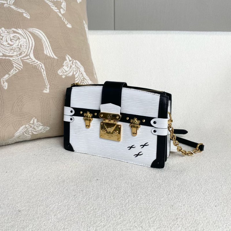 LV Trunk Clutch 水波紋軟盒子包 牛皮 金扣22*15*5 98新肩帶塵袋-4