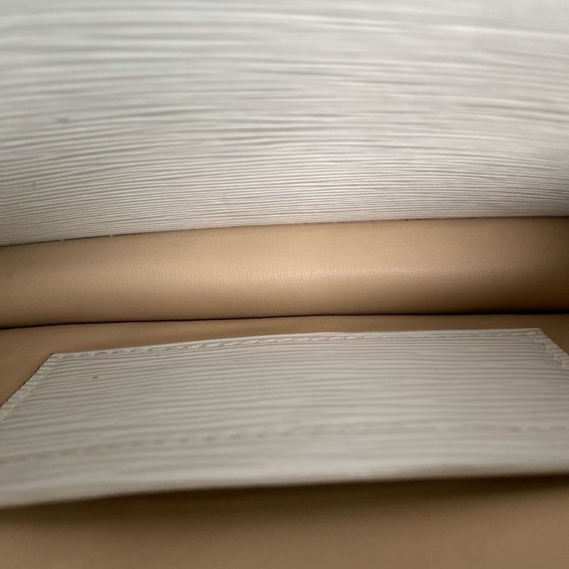 LV Trunk Clutch 水波紋軟盒子包 牛皮 金扣22*15*5 98新肩帶塵袋-5