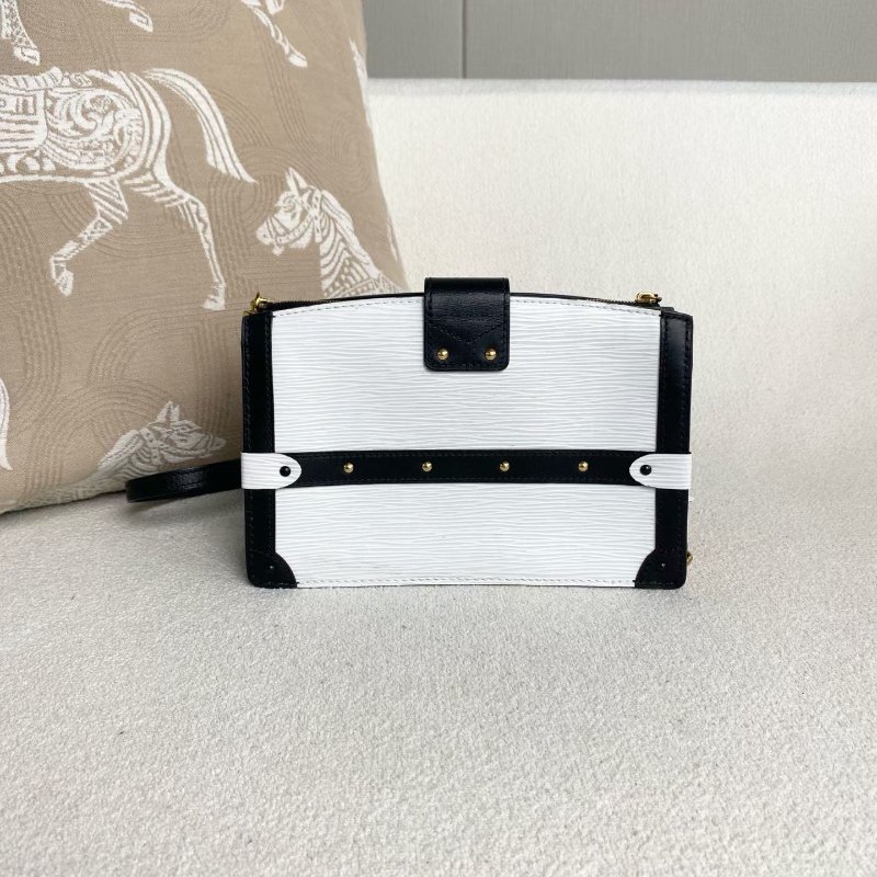 LV Trunk Clutch 水波紋軟盒子包 牛皮 金扣22*15*5 98新肩帶塵袋-6
