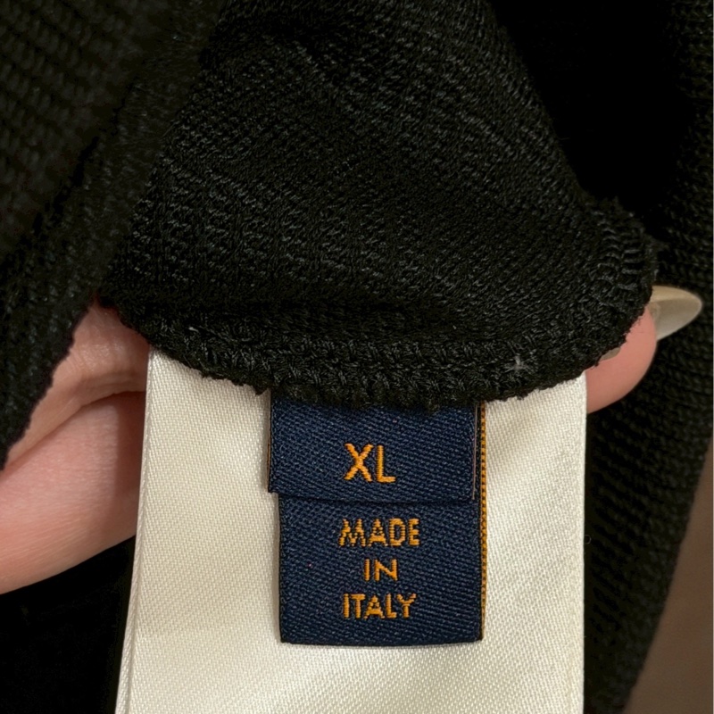 LV 黑色滿版壓紋外套-3