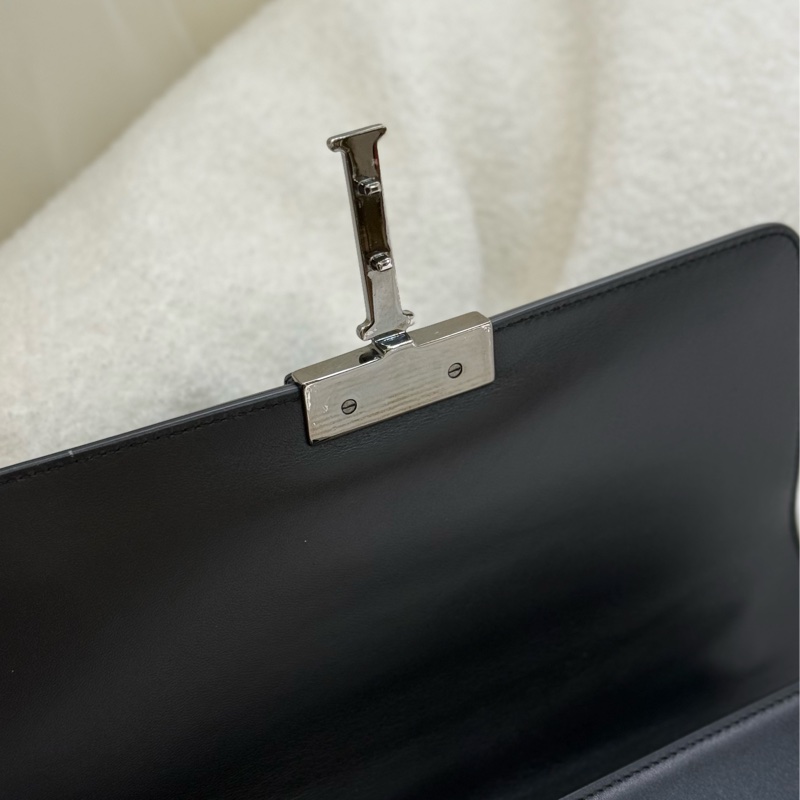 Dior蒙田30 限量黑釦-10