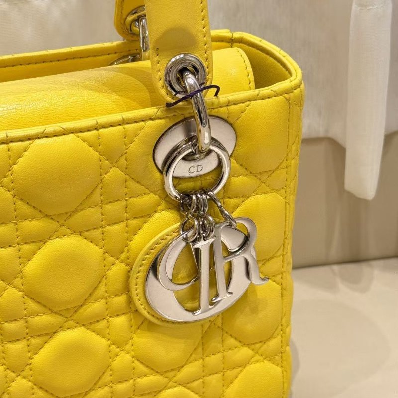 DIOR 四格黛妃包 檸檬黃,肩帶上的限量徽章 20*17*8cm 99新配件肩帶 塵袋-3