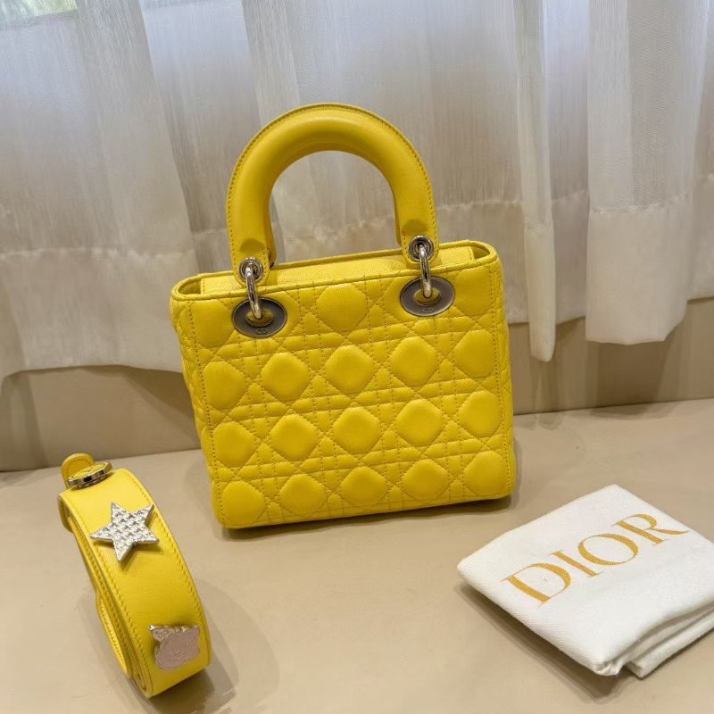 DIOR 四格黛妃包 檸檬黃,肩帶上的限量徽章 20*17*8cm 99新配件肩帶 塵袋-5