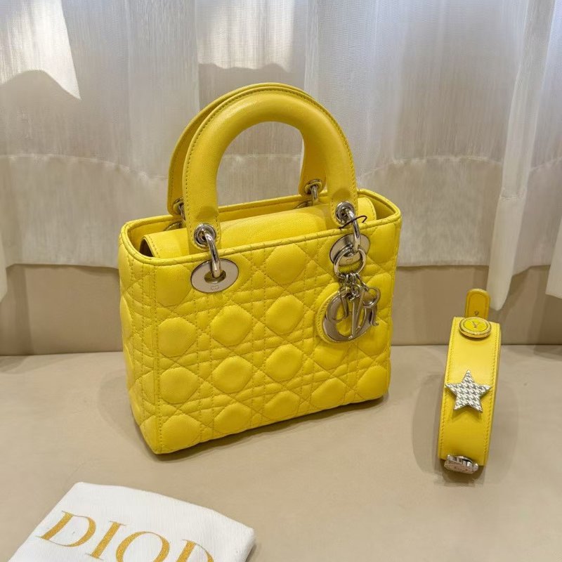 DIOR 四格黛妃包 檸檬黃,肩帶上的限量徽章 20*17*8cm 99新配件肩帶 塵袋-7