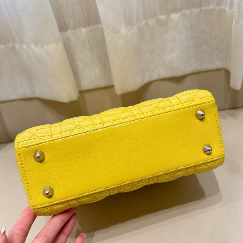 DIOR 四格黛妃包 檸檬黃,肩帶上的限量徽章 20*17*8cm 99新配件肩帶 塵袋-8