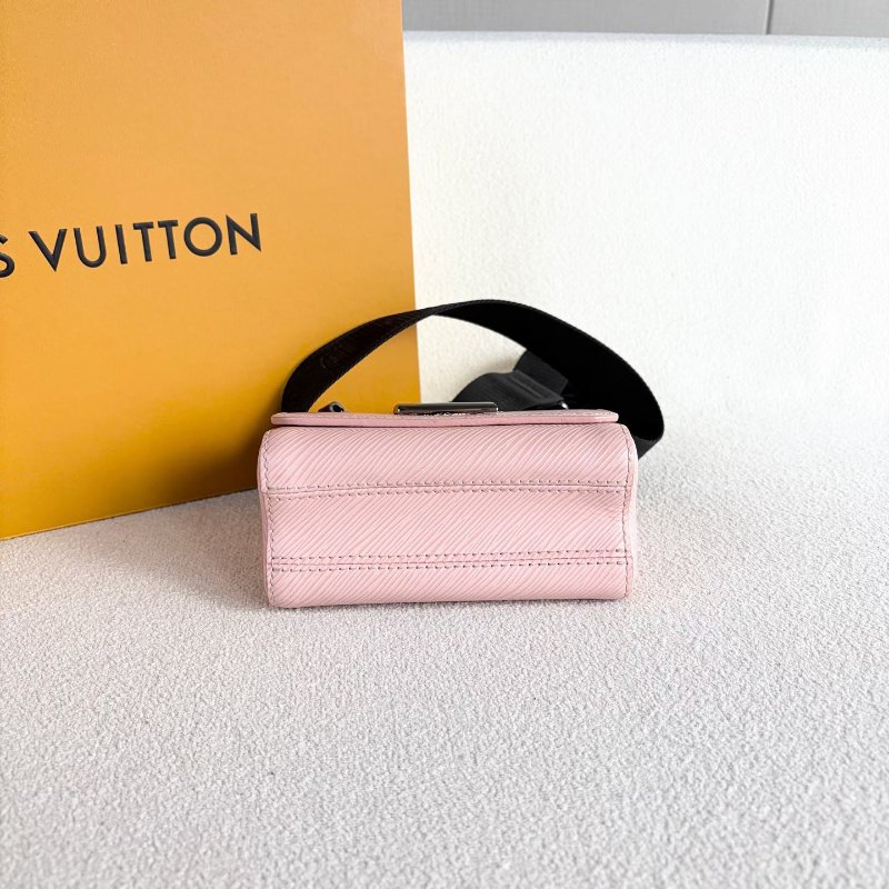 ️LV水波紋miniTwist 肩背斜背包粉色 銀扣 15.5*13*7 98新配件鏡子 塵袋 購證 盒子 肩帶-4