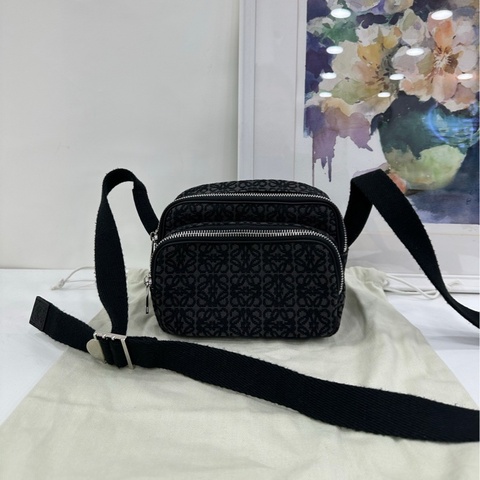 Loewe 羅意威 帆布老花相機斜背包