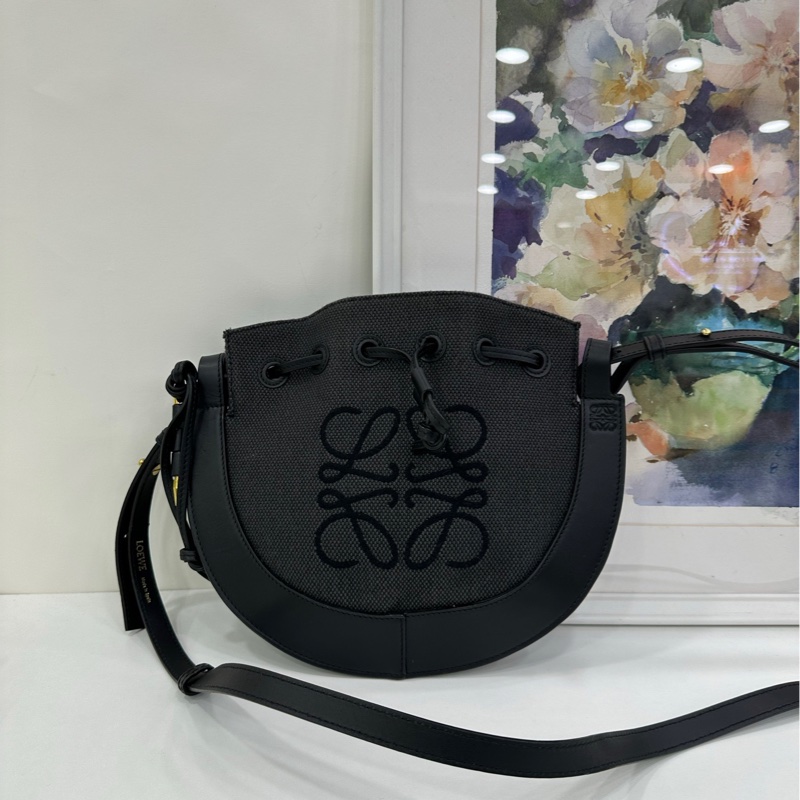 loewe 羅意威 horseshoe 馬蹄包(飛碟包)-1