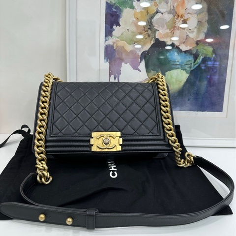 Chanel香奈兒Leboy中黑光面牛皮 25開