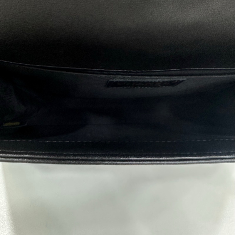 Chanel香奈兒Leboy中黑光面牛皮 25開-8