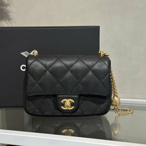 CHANEL 愛心調節釦口蓋包 20 - 黑金