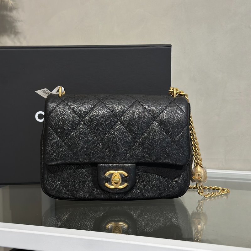 CHANEL 愛心調節釦口蓋包 20 - 黑金-0