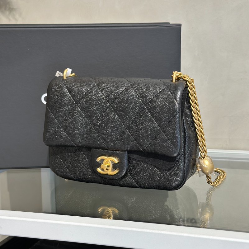 CHANEL 愛心調節釦口蓋包 20 - 黑金-3