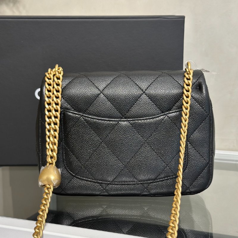 CHANEL 愛心調節釦口蓋包 20 - 黑金-4