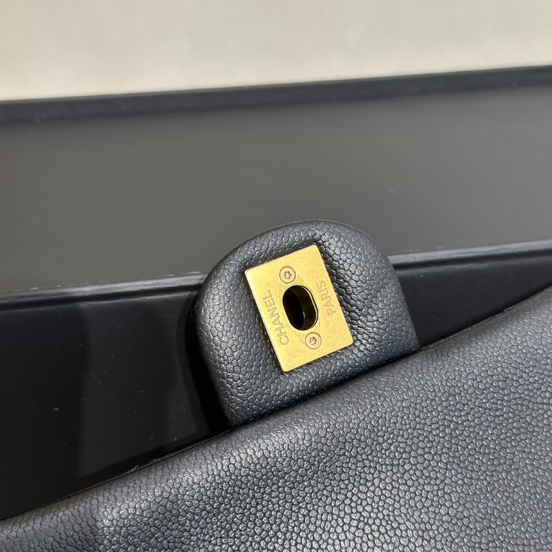 CHANEL 愛心調節釦口蓋包 20 - 黑金-7