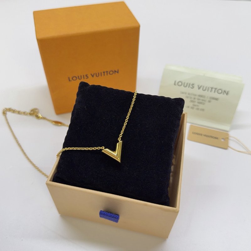 LV Essential V字金色項鍊-0