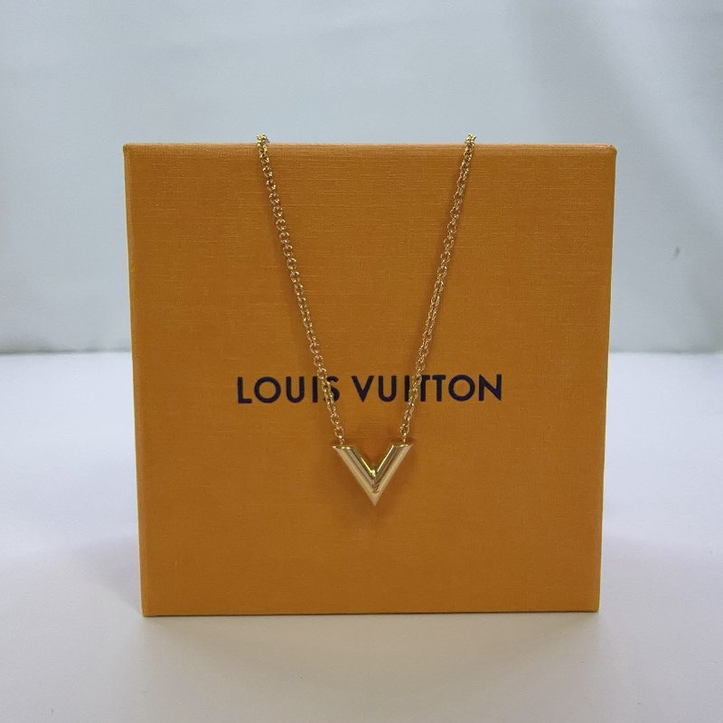 LV Essential V字金色項鍊-1