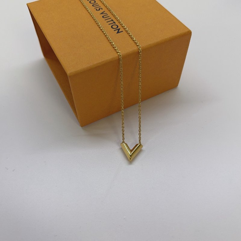 LV Essential V字金色項鍊-2