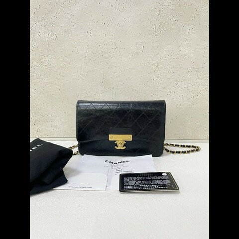 Chanel wallet on chain
黑金油蜡皮復古Woc