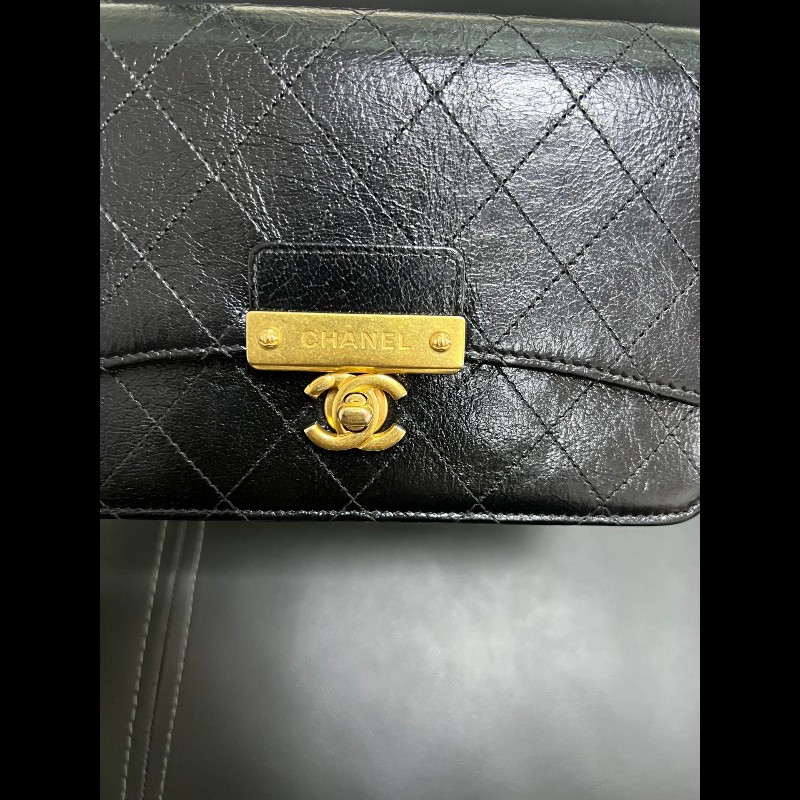 Chanel wallet on chain
黑金油蜡皮復古Woc-3