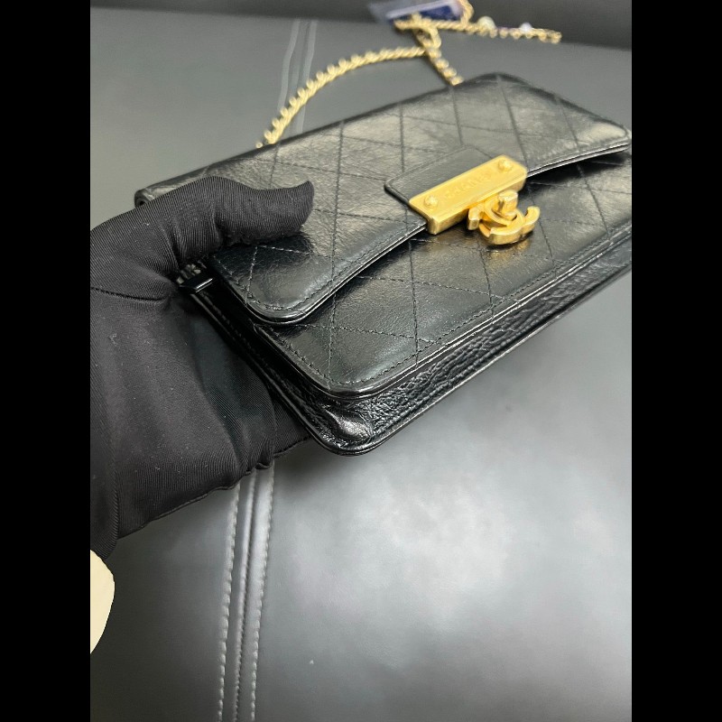 Chanel wallet on chain
黑金油蜡皮復古Woc-8