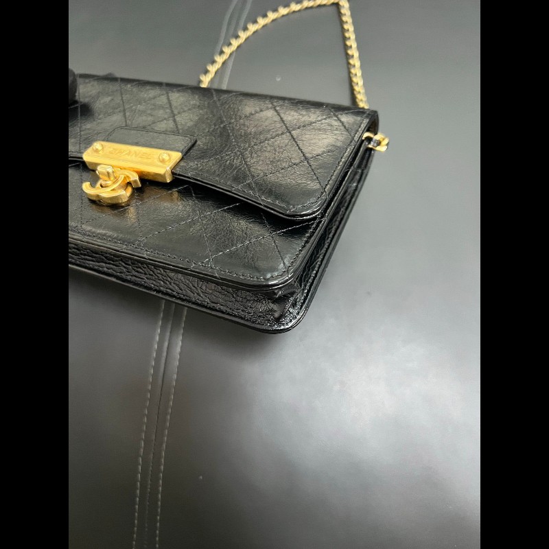 Chanel wallet on chain
黑金油蜡皮復古Woc-9