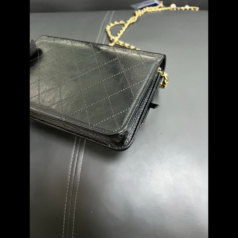 Chanel wallet on chain
黑金油蜡皮復古Woc-10