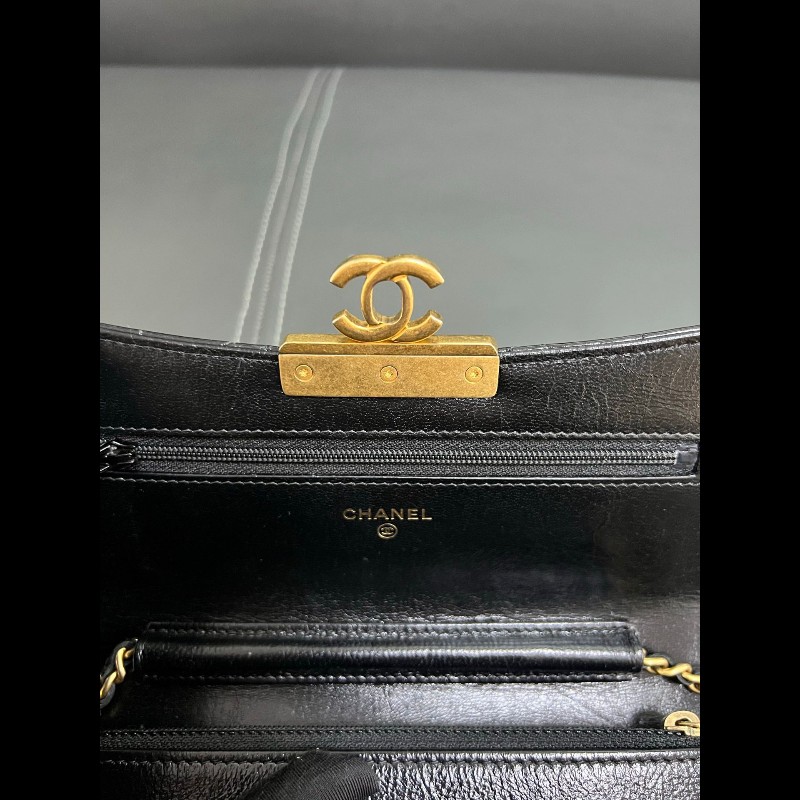 Chanel wallet on chain
黑金油蜡皮復古Woc-12