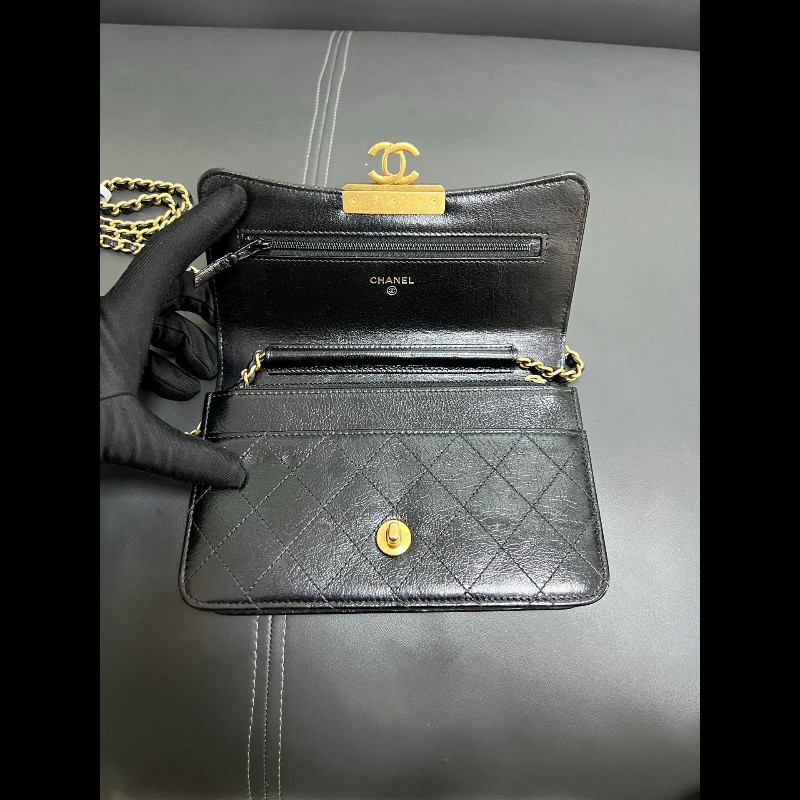 Chanel wallet on chain
黑金油蜡皮復古Woc-13