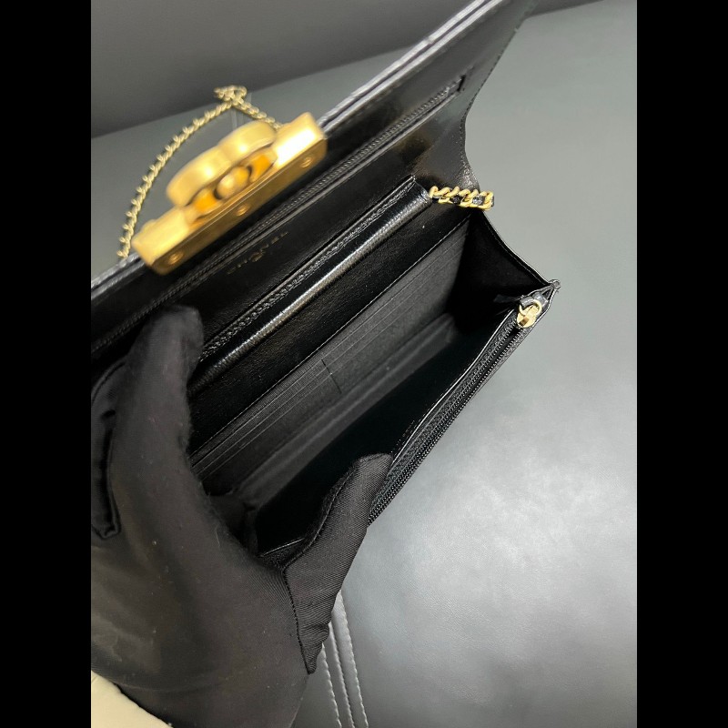 Chanel wallet on chain
黑金油蜡皮復古Woc-16