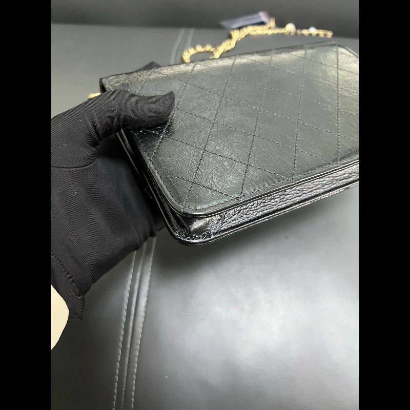 Chanel wallet on chain
黑金油蜡皮復古Woc-17