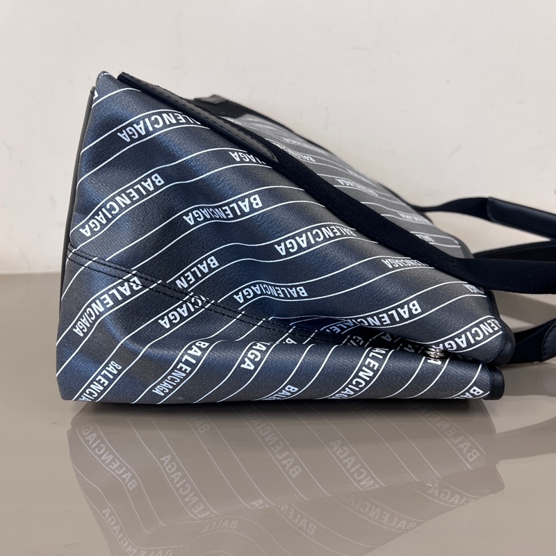 Balenciaga灰PVC拼黑牛皮銀釦滿版logo Navy手提包-4