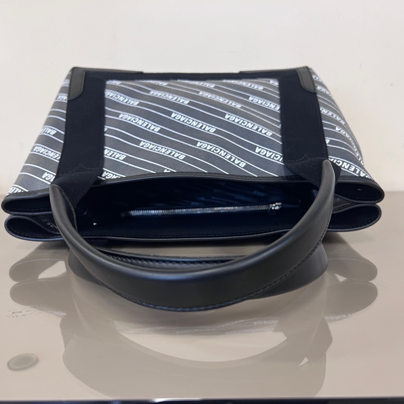 Balenciaga灰PVC拼黑牛皮銀釦滿版logo Navy手提包-6