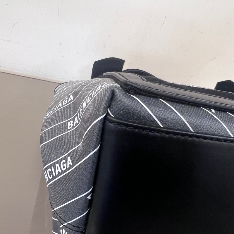 Balenciaga灰PVC拼黑牛皮銀釦滿版logo Navy手提包-8