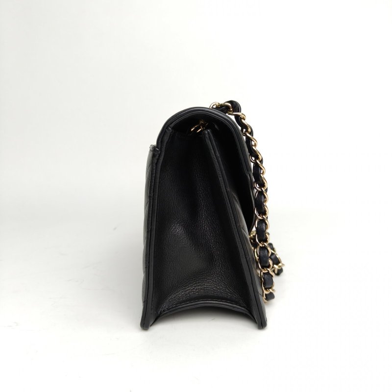 CHANEL 黑色牛皮27開金扣CF季節款口蓋包信封包中號肩背包-1