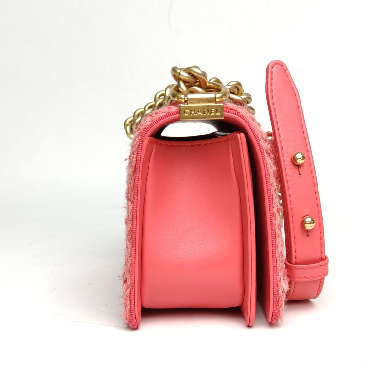 CHANEL Leboy小號20.5粉色羊皮23開金扣肩背包-1